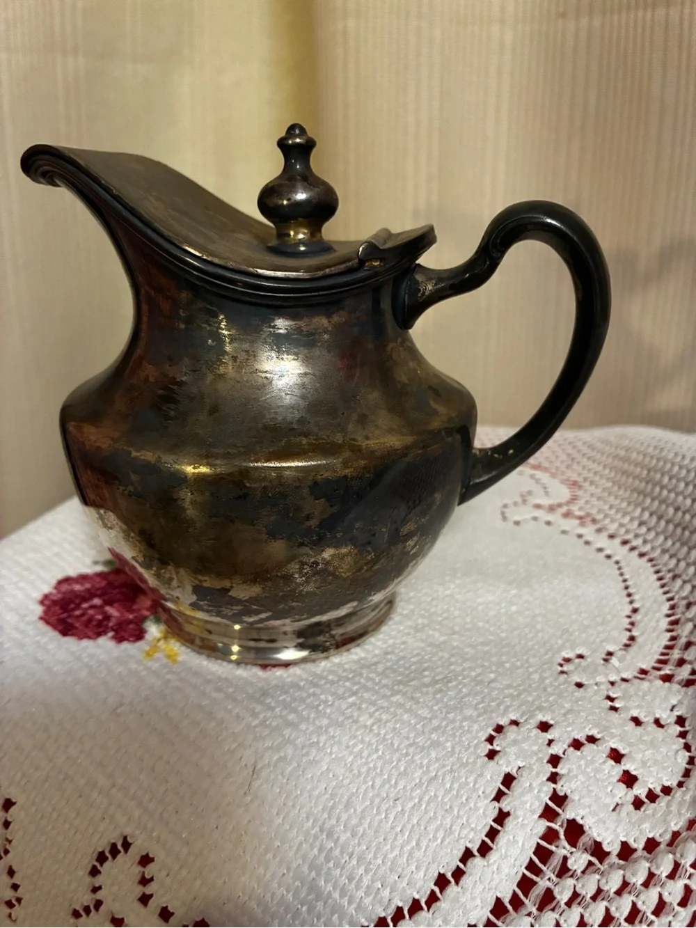Vintage Beacon Silver Co. Quadruple silver plate creamer with hinged lid USA